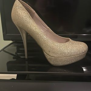 Gold high heels worn 2 times!